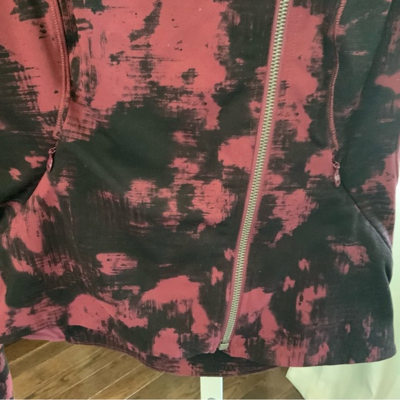 Lululemon jacket size 4 pit to pit 15 - Picture 4 of 8